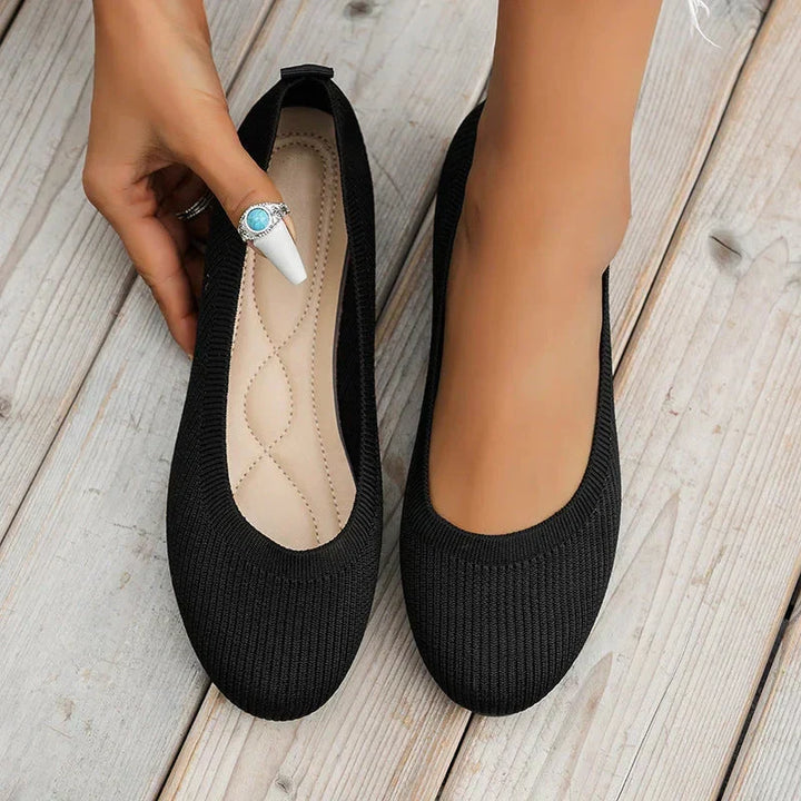 Stylish women's summer flats, providing comfort and breathability for everyday casual and active wear.