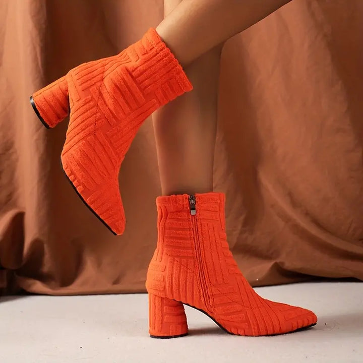 Fashionable women's block heel boots. Solid-coloured Selene design with comfortable pointed toe & practical zipper.