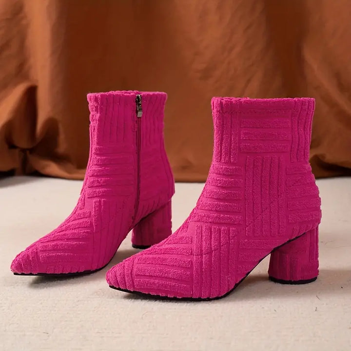 Chic women's block heel boots with a sophisticated pointed toe. Comfortable, solid-coloured Selene zipper boots.