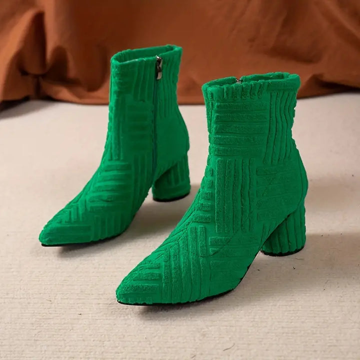 Solid-coloured women's block heel boots. The Selene features a comfortable pointed toe & convenient zipper closure.