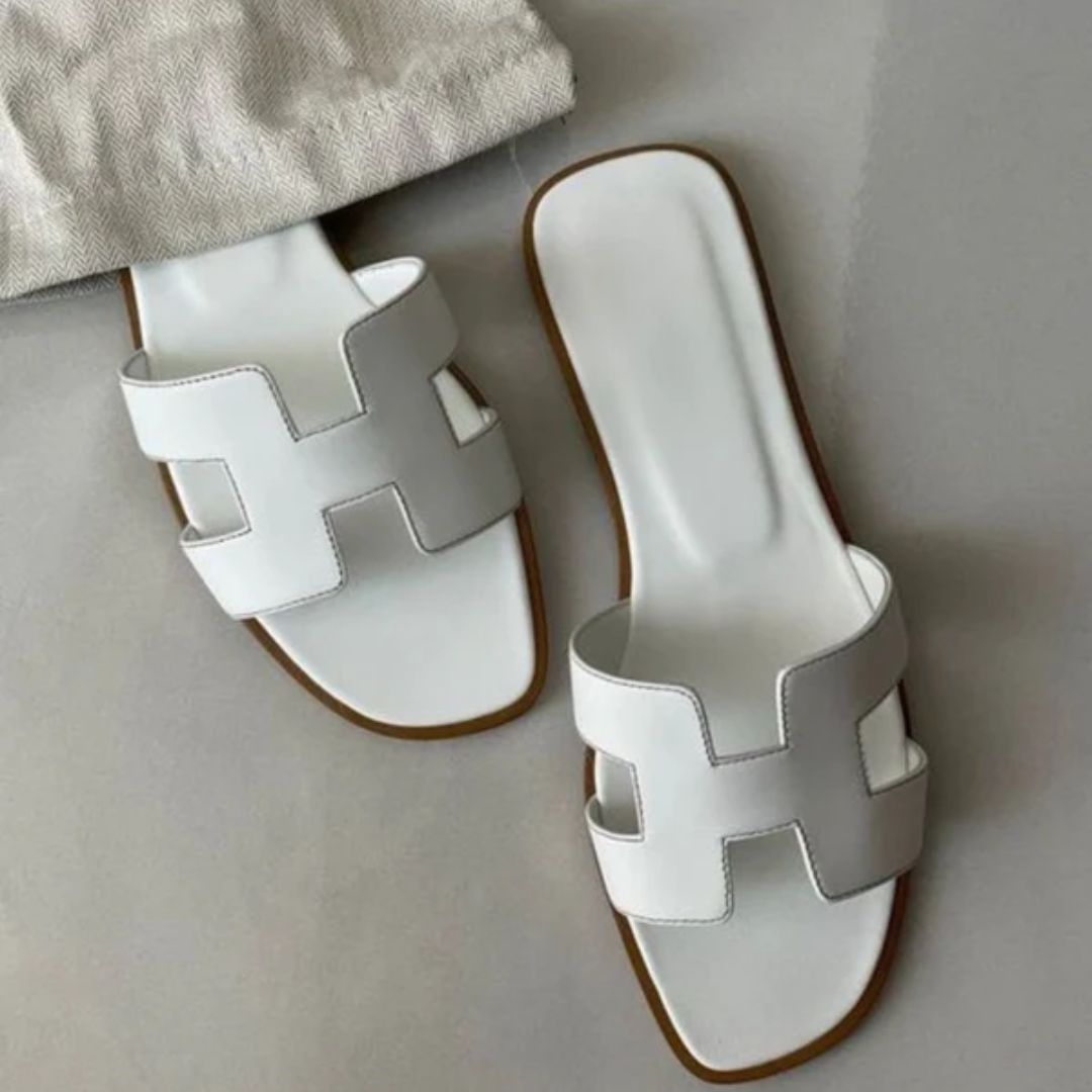 Stylish women's Cora flat sandals, offering comfortable slip-on wear for effortless summer days. Versatile casual footwear.