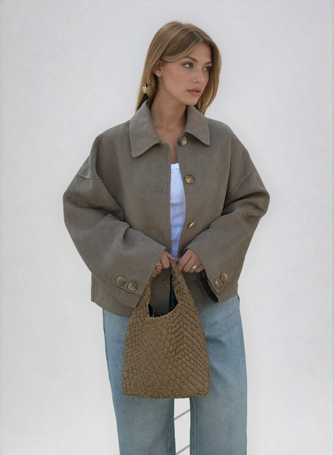 Stylish women's cropped boxy coat jacket, perfect for fall fashion. Versatile outerwear in an oversized fit.