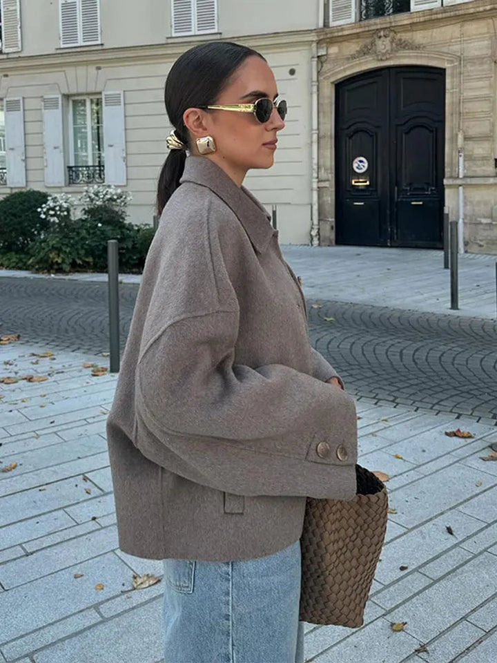 Elegant women's cropped coat jacket with a boxy fit, suitable for stylish fall and winter outerwear looks.