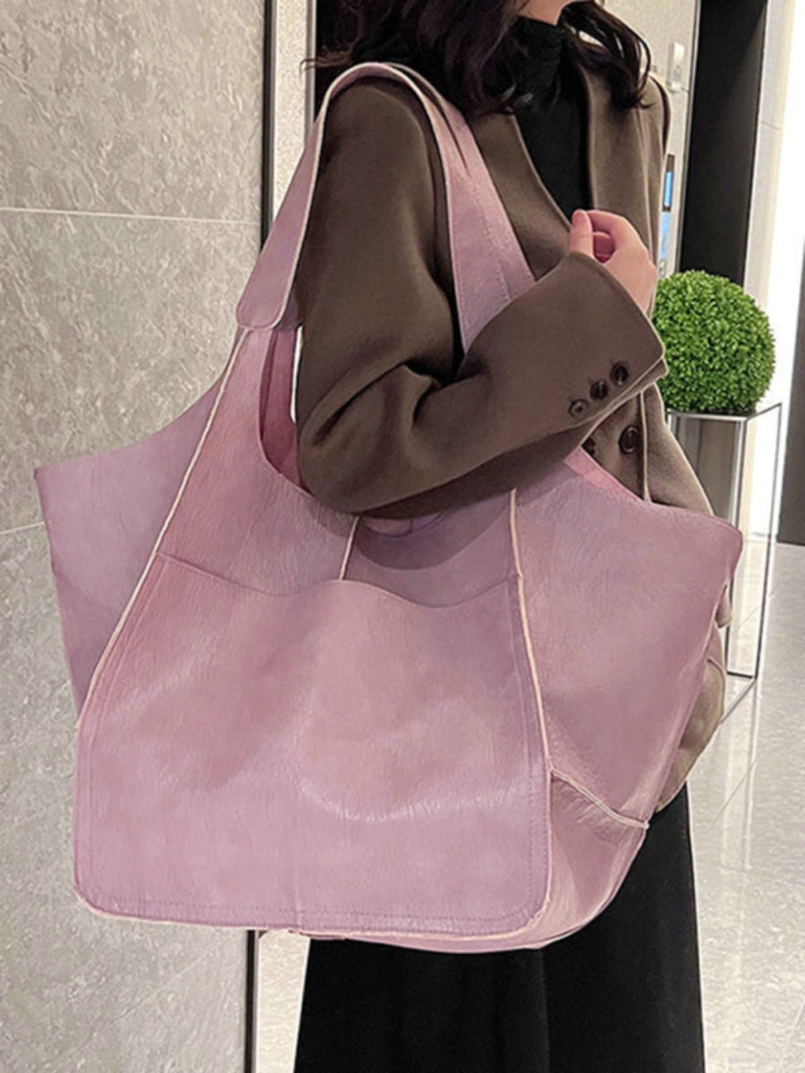 Comfortable women's shoulder bag, a spacious large tote ideal for carrying travel essentials.