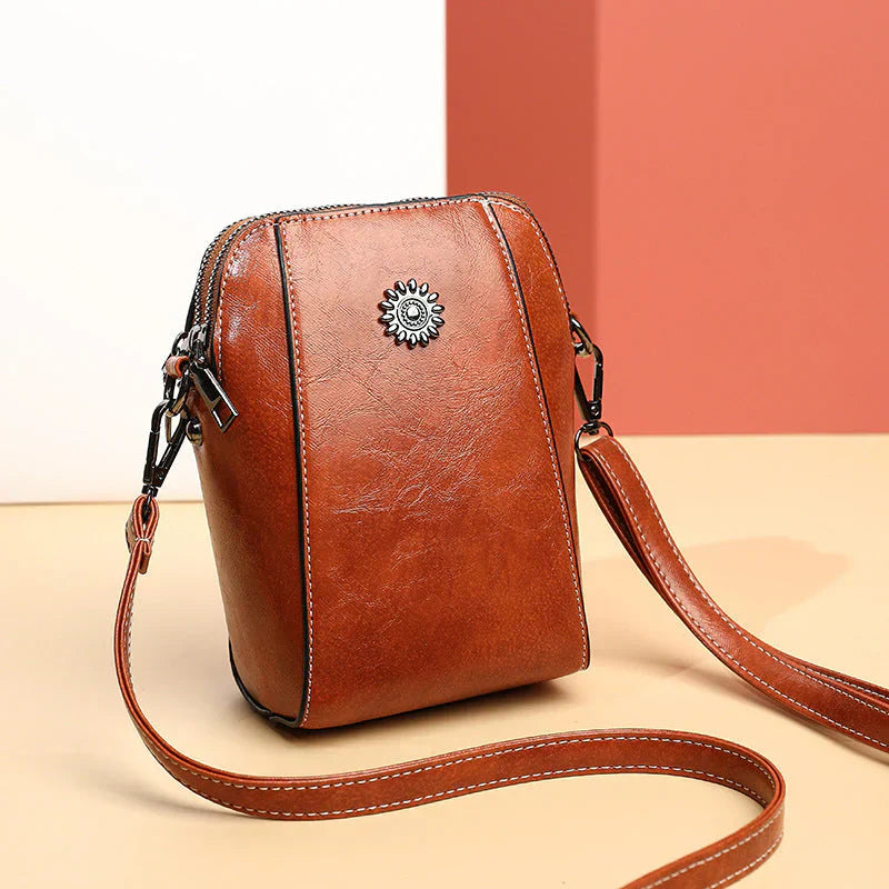 Elegant new leather shoulder bag for women, a stylish and versatile handbag with an adjustable strap.