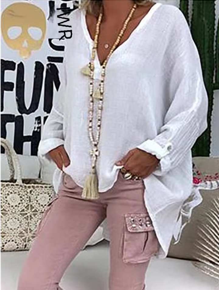 Chic casual women's oversized blouse, offering a comfortable and stylish option for everyday wear.