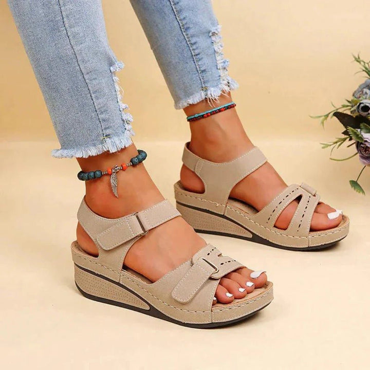 Comfortable women's orthopedic sandals, featuring arch support ideal for summer footwear.