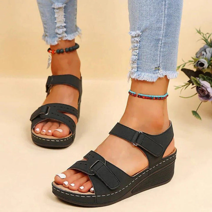 Elegant women's sandals offering orthopedic arch support, perfect for warm weather.