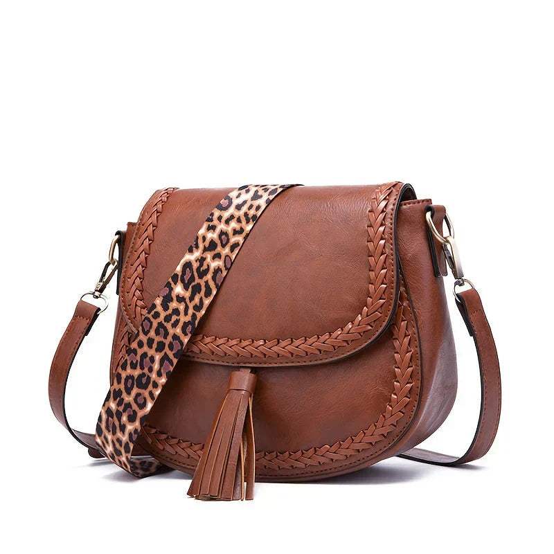 Modern women's small cross-body bag, faux leather with a trendy tassel, combining style and everyday function.