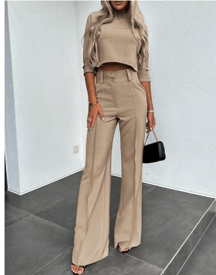Comfortable women's matching loungewear set, ideal for relaxed spring and summer outfits.