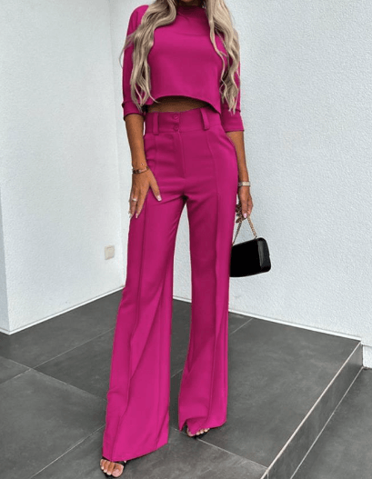 Fashionable women's matching set, a comfortable and relaxed fit two-piece for daily style.
