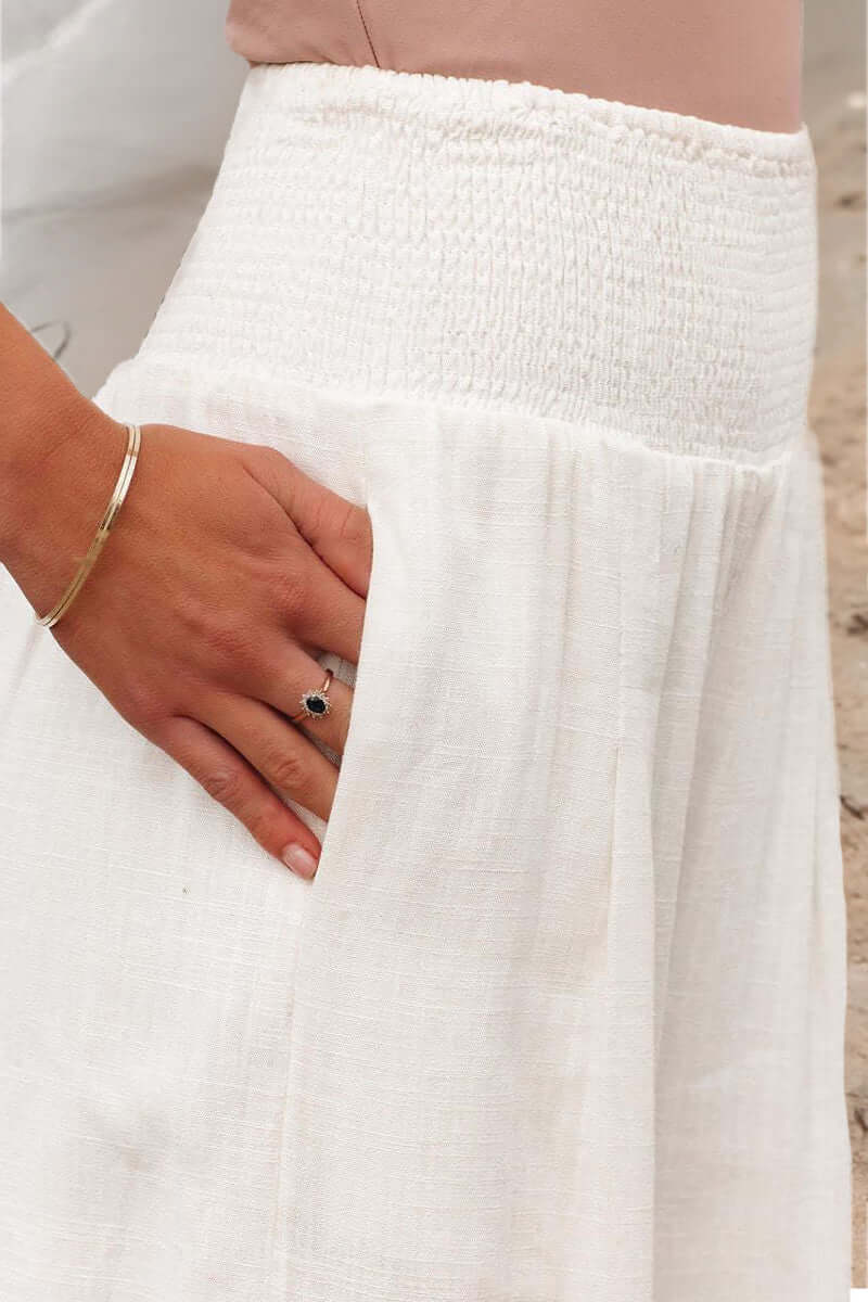 Stylish women's wide leg casual trousers, ultimate comfort and fashion-forward for everyday use.