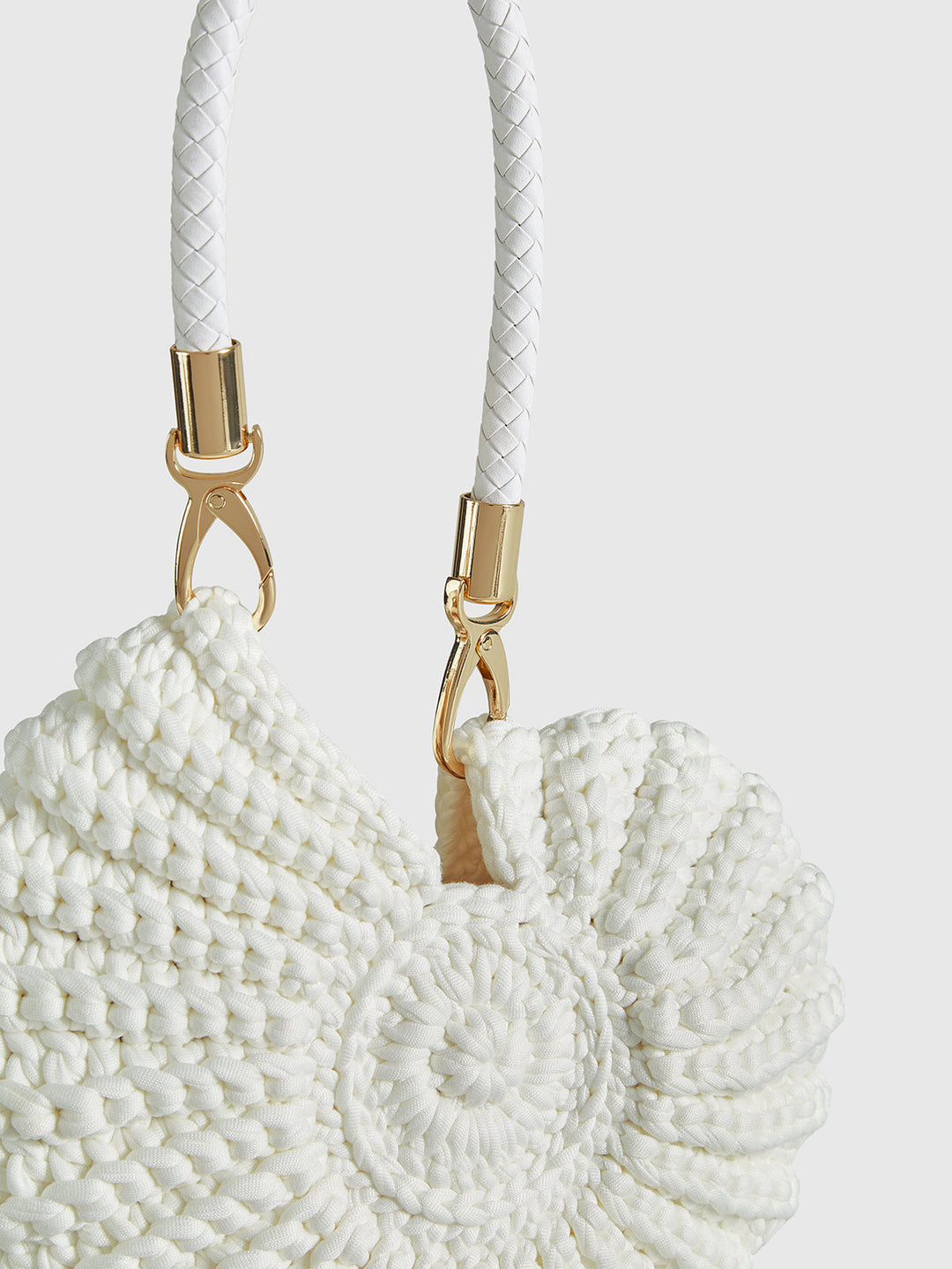 Hand-crocheted polyester conch bag for women, a unique and elegant accessory with an artistic design.