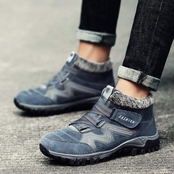 Waterproof Aspen winter boots: warm, non-slip, unisex, ideal for snowy trails and walking.