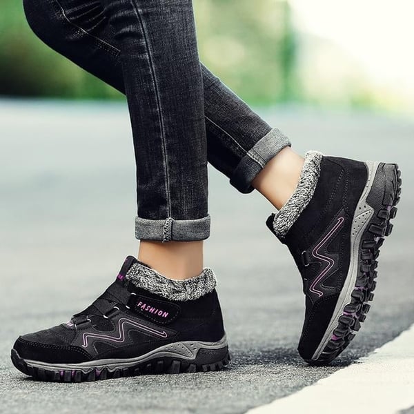Comfortable Aspen winter footwear: waterproof, warm, non-slip, unisex design.