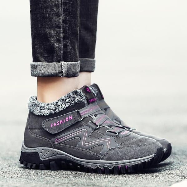 Warm unisex Aspen boots: waterproof, non-slip, essential for cold weather protection.