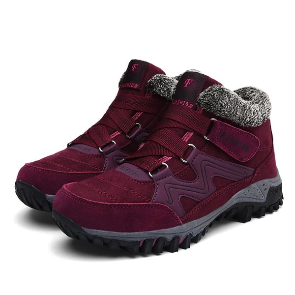 Comfortable unisex Aspen boots: waterproof, warm, non-slip for winter and cold weather activities.