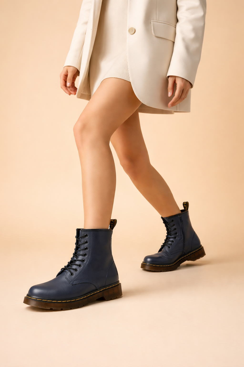 Comfortable unisex insulated ankle boots with secure lace-up closure, ideal for winter outdoor activities & traction.
