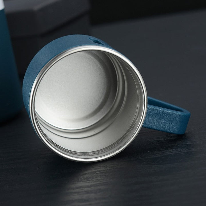 Everyday portable water bottle, 12-hour hot/cold retention for hydration at home or on-the-go.