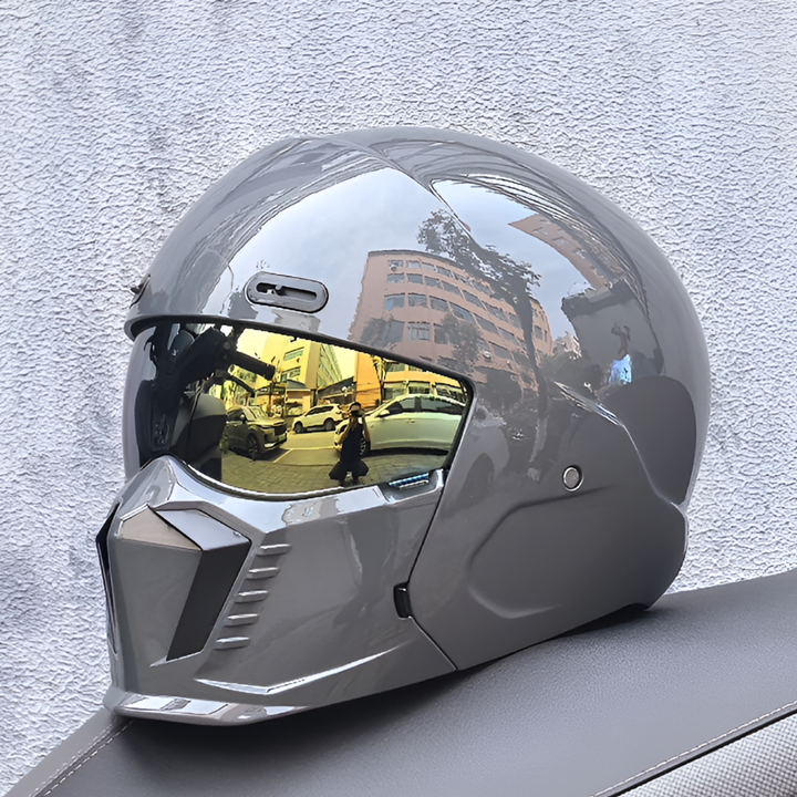 DOT certified retro pilot helmet. Classic style motorcycle safety gear for vintage bike enthusiasts.