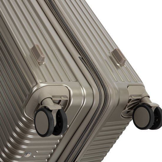 Modern travel luggage: hardshell, USB port, cup holder, ideal for short trips.