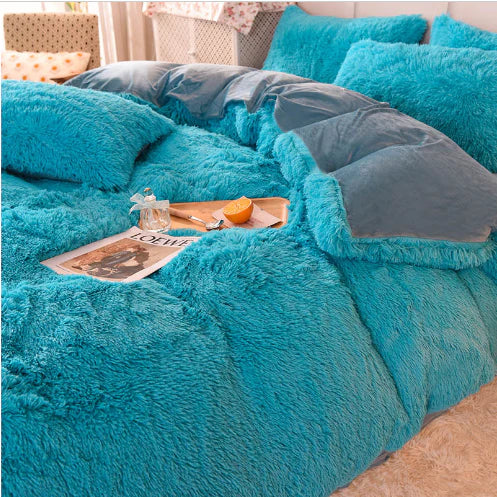 Luxurious unisex plush velvet duvet cover, providing ultimate comfort & elegant bedroom decor.