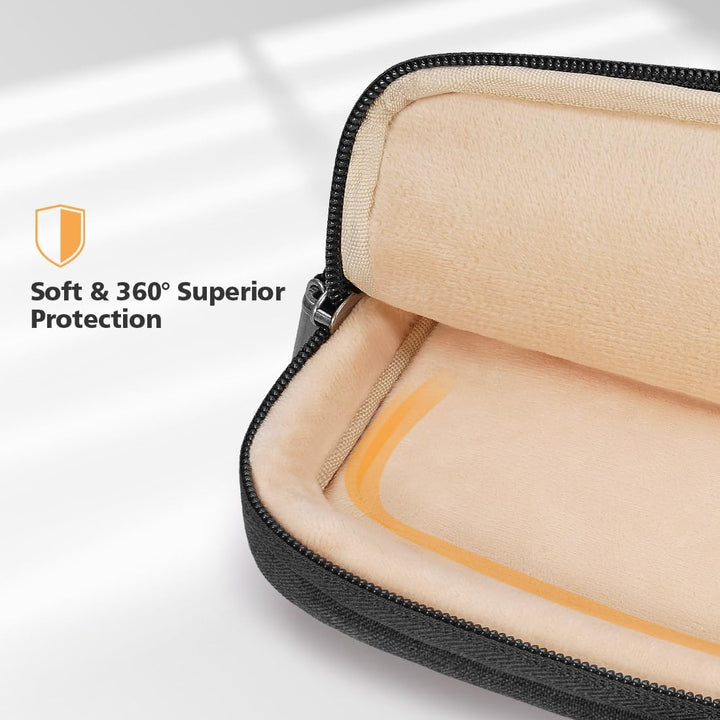 Optimal protection: unisex water-resistant laptop shoulder bag with 360° padded interior.