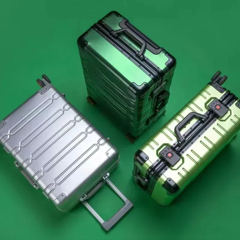 Ergonomic telescopic handle extended on Vienna Voyager premium hardshell suitcase for comfortable handling.