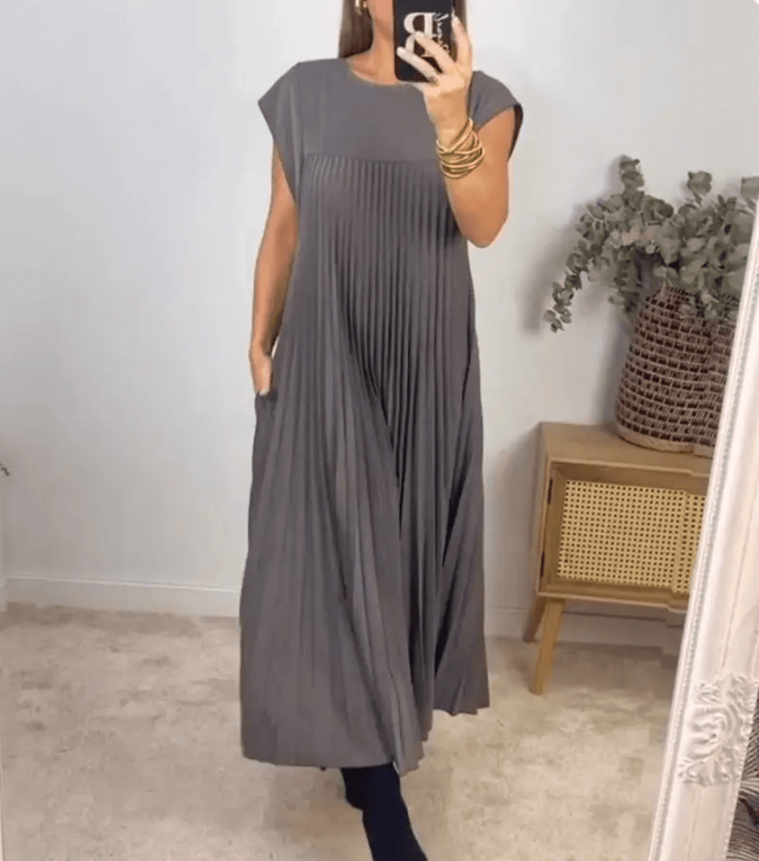 Stylish women's long sleeve summer dress, featuring a flattering silhouette for modern summer fashion.