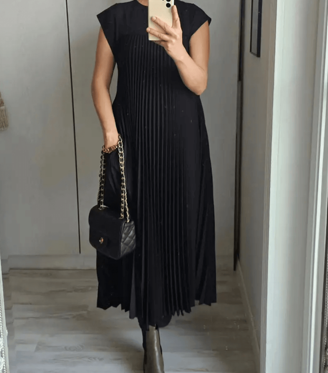 Versatile women's long sleeve summer dress, breathable & stylish for both casual and elegant fashion.