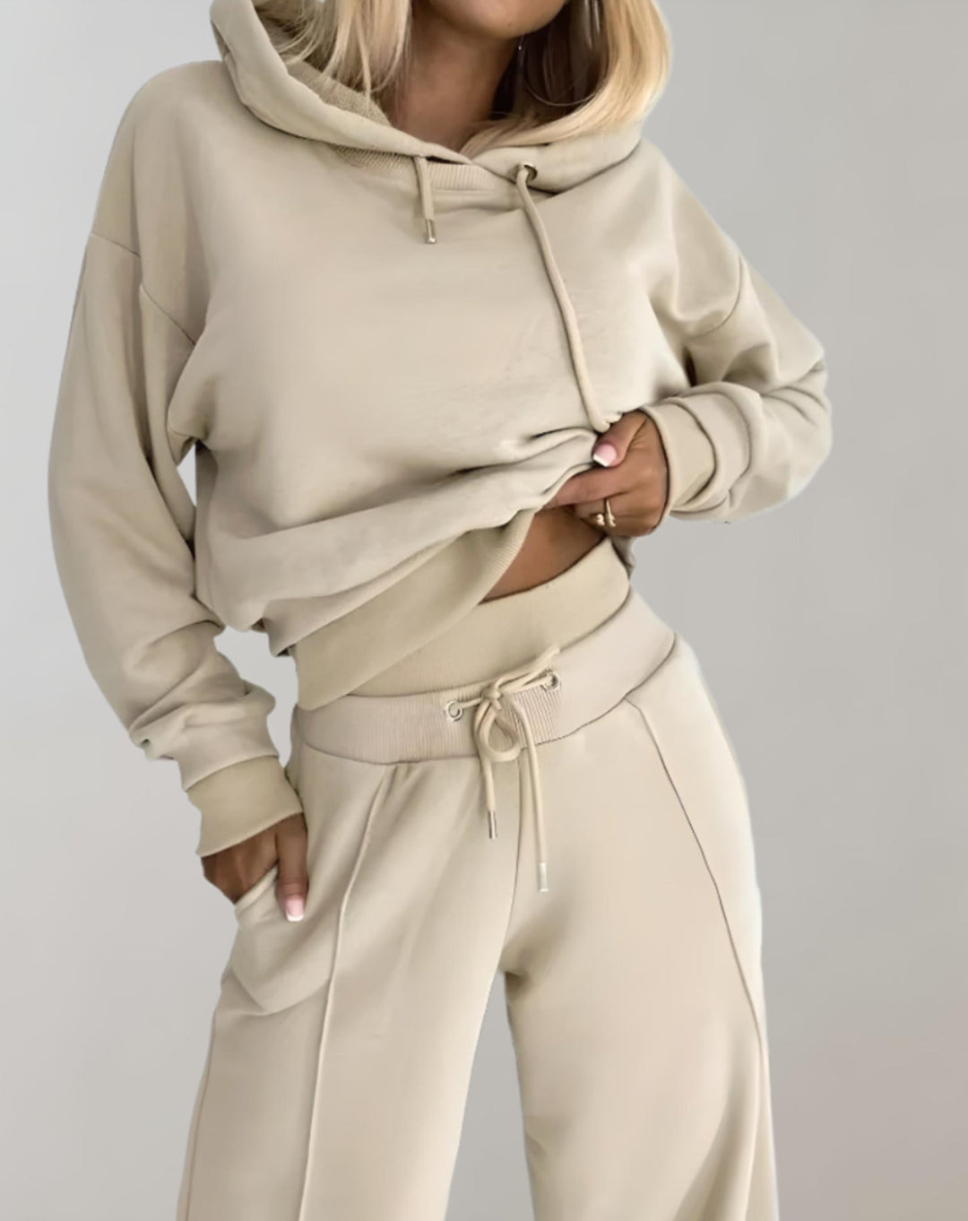 Trendy women's wide-leg hoodie set, a 2-piece comfort ensemble for stylish casual outings or cozy nights in.