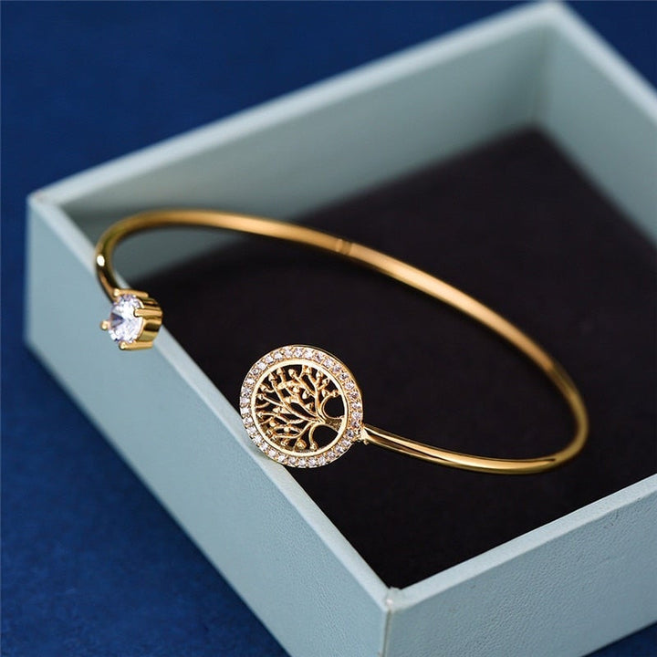 Women's adjustable Tree of Life bracelet, symbolizing growth & connection. Ideal spiritual jewelry gift for her.
