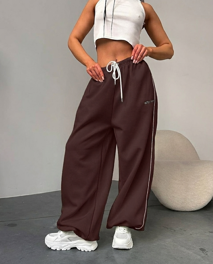Trendy women's baggy fit sweatpants for ultimate comfort, with a stylish side stripe and versatile design.