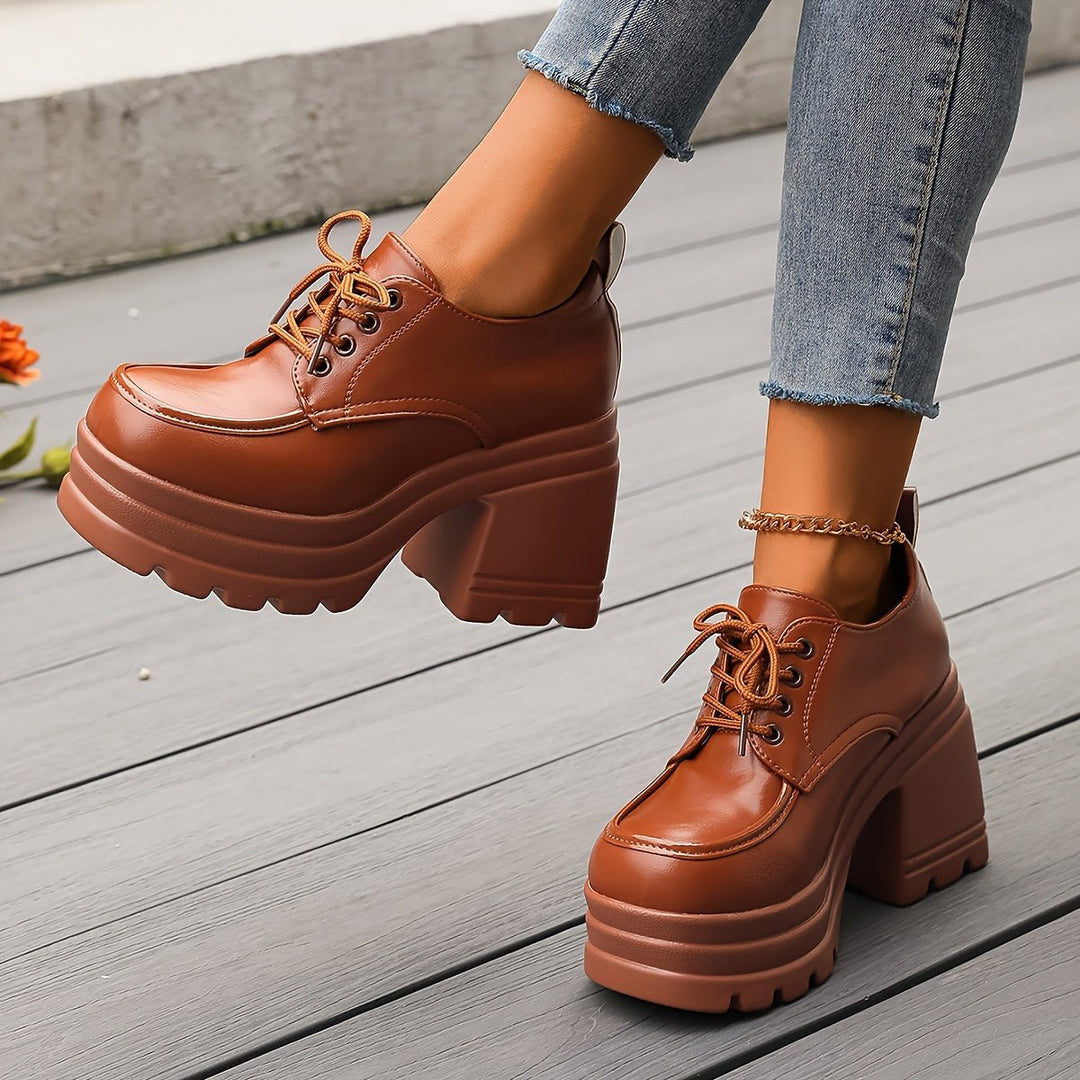 Retro black platform oxfords for women, featuring a comfortable chunky heel and lace-up design.