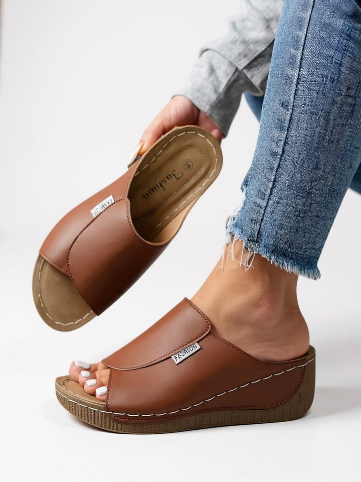 Comfort-focused women's platform slides, great for all-day summer wear.