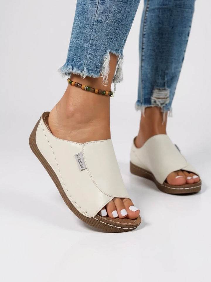 Trendy women's platform sandals with open toe for ultimate summer style.