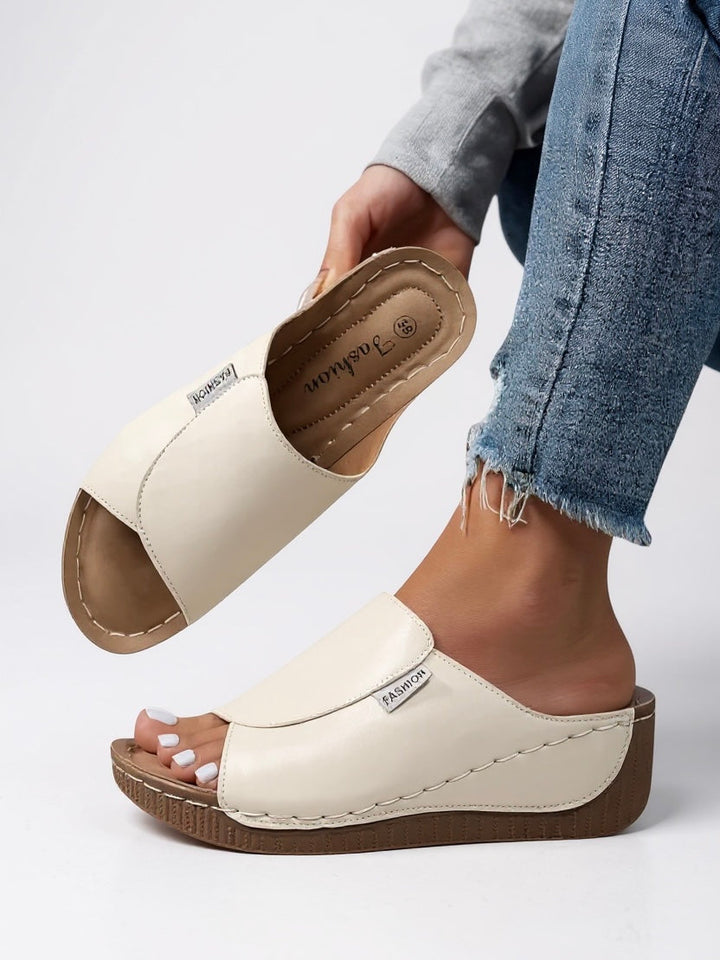 Effortless women's casual platform slides, a must-have for summer fashion.