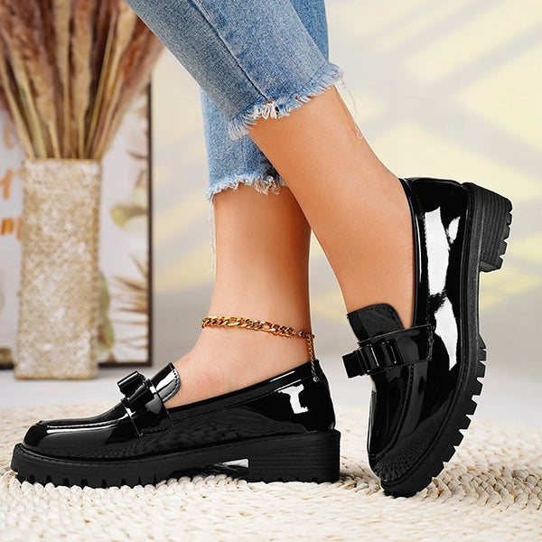 Chic women's platform loafers, slip-on style, featuring an elegant bow. Perfect for casual-elegant everyday wear.