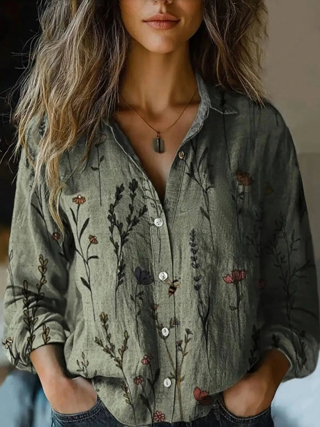 Casual women's boho long sleeve button-up blouse. Stylish bohemian print top, ideal for everyday and relaxed wear.
