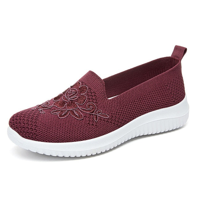 Women's breathable sandals with arch support, featuring intricate embroidery. Ideal for summer comfort.