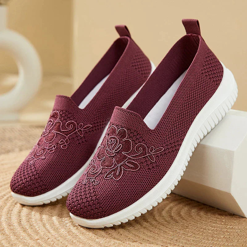 Women's arch support sandals, breathable design with beautiful floral embroidery, perfect for comfortable walking.