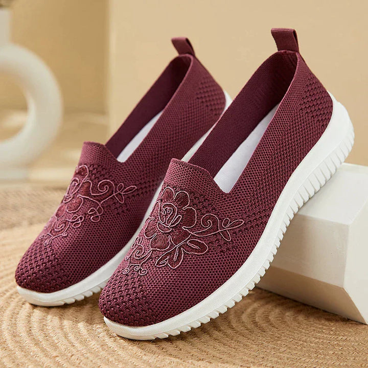 Women's arch support sandals, breathable design with beautiful floral embroidery, perfect for comfortable walking.