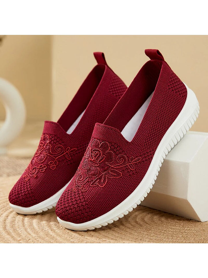 Breathable women's embroidered sandals, providing excellent arch and orthopedic support for summer activities.