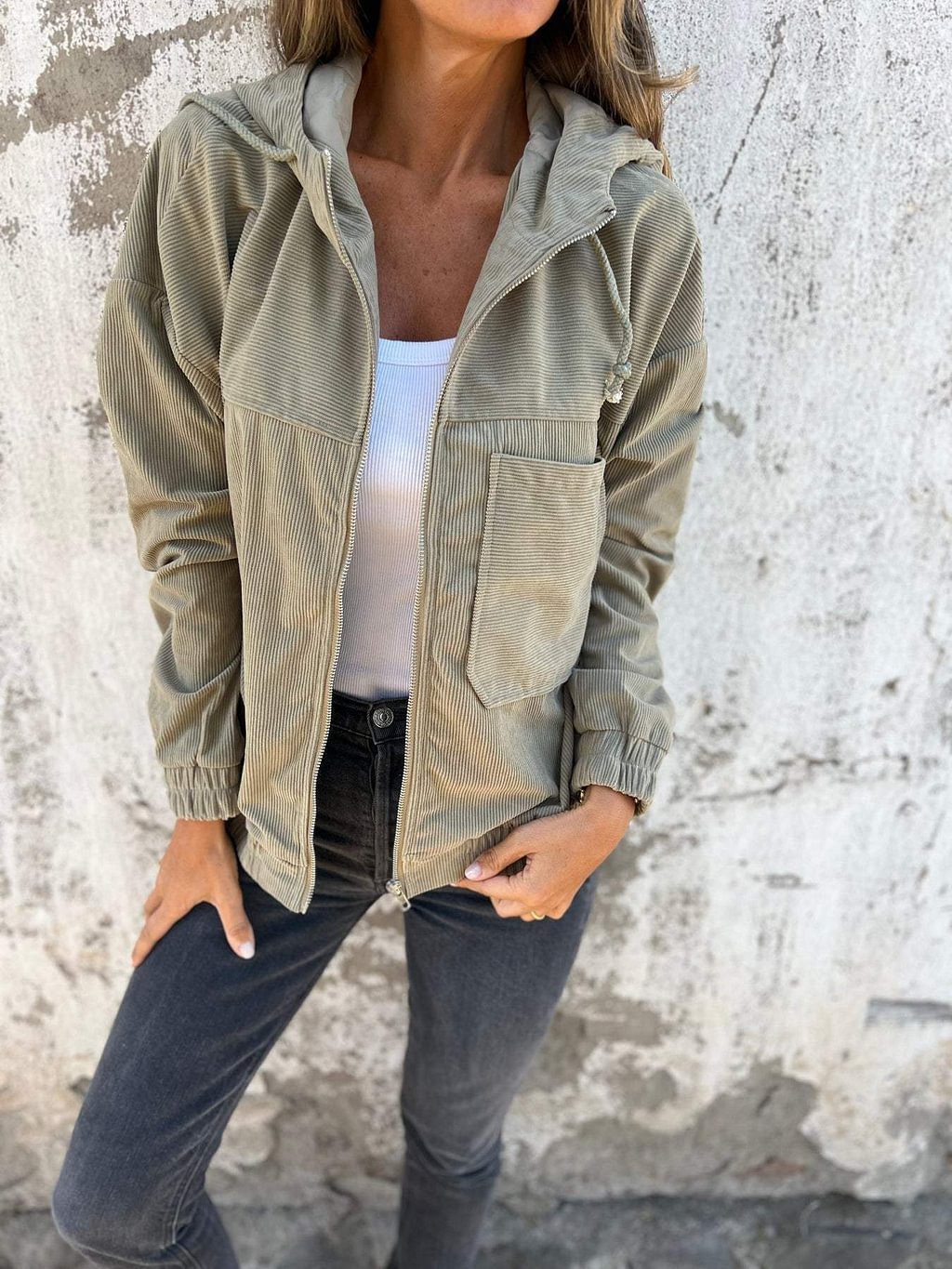 Fashionable women's casual hooded jacket for comfortable street style. Versatile outerwear.