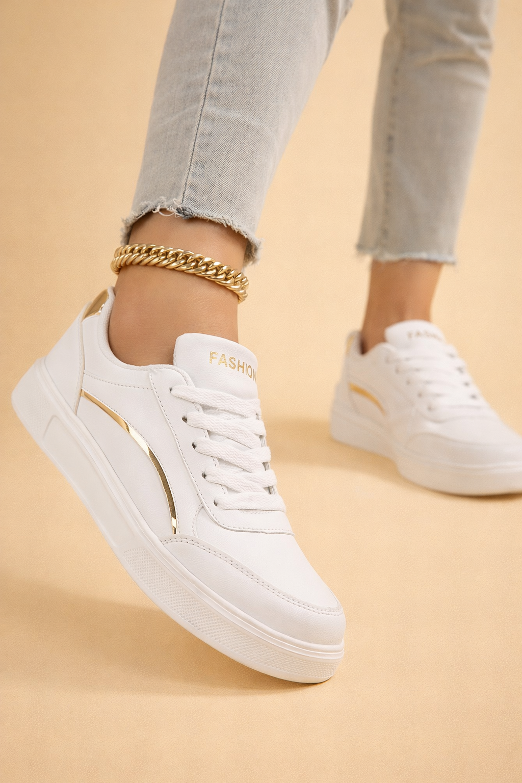 Chic women's platform sneakers, perfect for everyday wear. Comfortable, lightweight, and non-slip casual footwear.