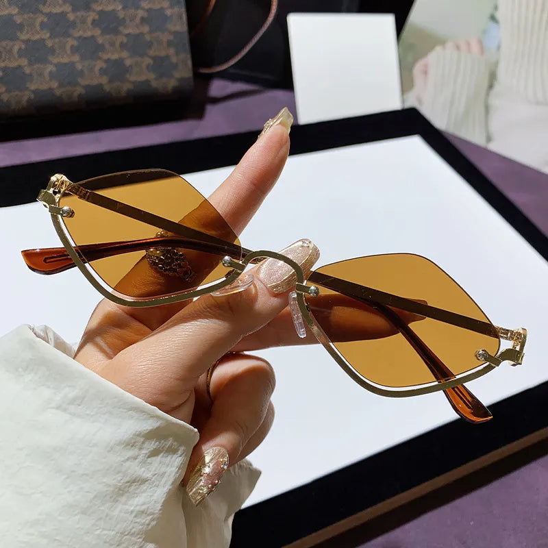 Modern cat-eye women's sunglasses. Trendy geometric frame, UV400 protection, & stylish tinted lenses.