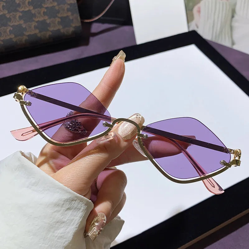Stylish women's cat-eye sunglasses featuring UV400 protection & colorful tinted lenses. Trendy sun safety eyewear.