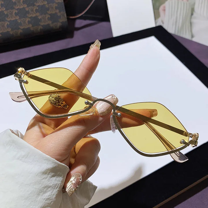 Elegant cat-eye sunglasses for women. UV400 protection & fashionable tinted lenses for chic sun protection.