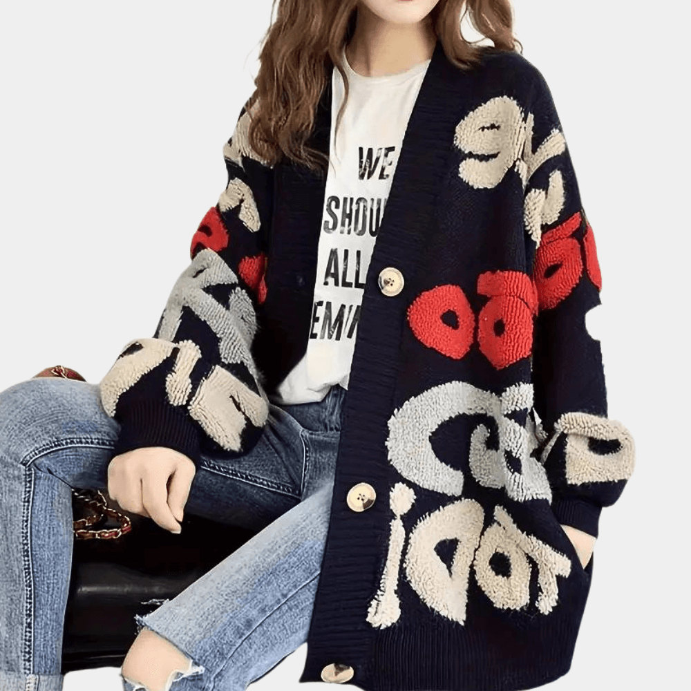 Elegant women's lightweight knitwear cardigan, ideal for comfortable and chic everyday fashion.