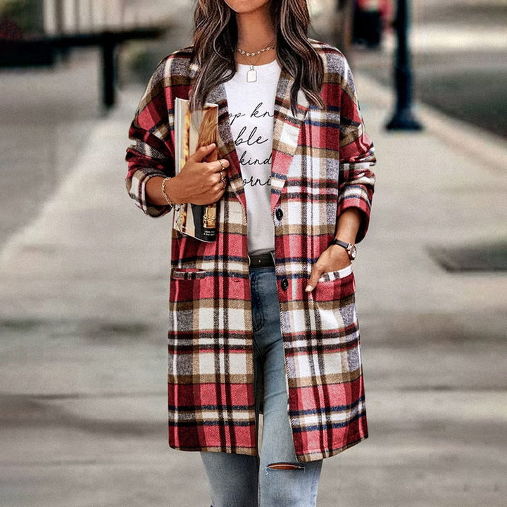 Women's chic plaid jacket in a stylish pattern, perfect for fall fashion. Comfortable outerwear with button front.